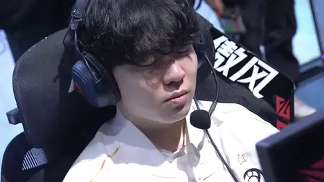 LPL季后赛最菜教练诞生！生死局主动选红，Counter位硬控队内大腿